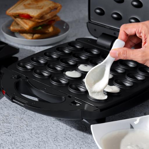 Geepas GSM36528 4 Slice Sandwich Maker 6 in 1 ( Waffle Maker, Donut Maker, Grill, Nuts Maker, Biscuit Maker, Sandwich Maker )