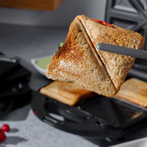 Geepas GSM36528 4 Slice Sandwich Maker 6 in 1 ( Waffle Maker